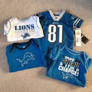 Baby lions shirt sleeve onesies